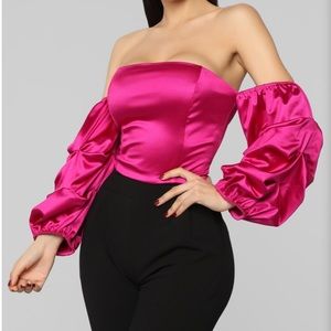 🍂Fuchsia satin top with fluffy sleeves